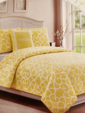 4 Pc Queen  Yellow Swirl Quilt Set - Bright Yellow Bedspread, New With Tags